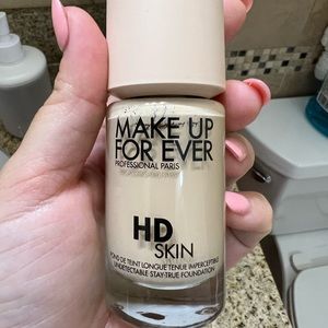 Makeup Forever HD foundation in the shade 1N10 (Y235)